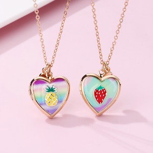 DIY Fashion Photo Box Pineapple Strawberry Necklace Girl Can Put Photos Ensemble de colliers personnalisés - Product Image 1