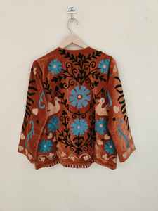 Chaqueta Bomber Vintage Floral Boho de Terciopelo Suzani Bordada a Mano Reversible Ecológica para Invierno - Product Image 6