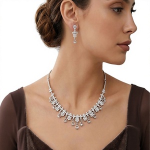 Adorable Juego de Collar y Aretes de Flor de Cristal Plateado, Joyería de Boda para Mujer, Estilo Clásico, Joyería de Moda de Aleación - Product Image 2
