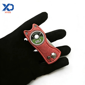 Herramienta <span class=keywords><strong>de</strong></span> golf plegable tipo navaja para reparar divots, herramienta <span class=keywords><strong>de</strong></span> reparación <span class=keywords><strong>de</strong></span> green <span class=keywords><strong>de</strong></span> metal duradero <span class=keywords><strong>con</strong></span> marcador <span class=keywords><strong>de</strong></span> bola magnético - Product Image 1
