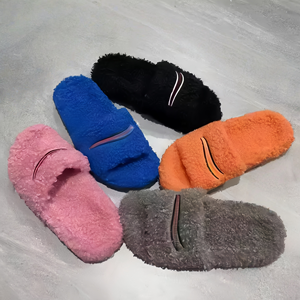 Pantoufles de luxe haut de gamme pour femmes, pantoufles en fourrure avec broderie décorative, pantoufles chaudes et confortables, pantoufles tendance pour femmes - Product Image 2