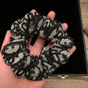 إكسسوارات شعر نسائية من علامة تجارية للأزياء الكلاسيكية، ربطة شعر مرنة بتصميم مناسب للحفلات للنساء - Product Image 3