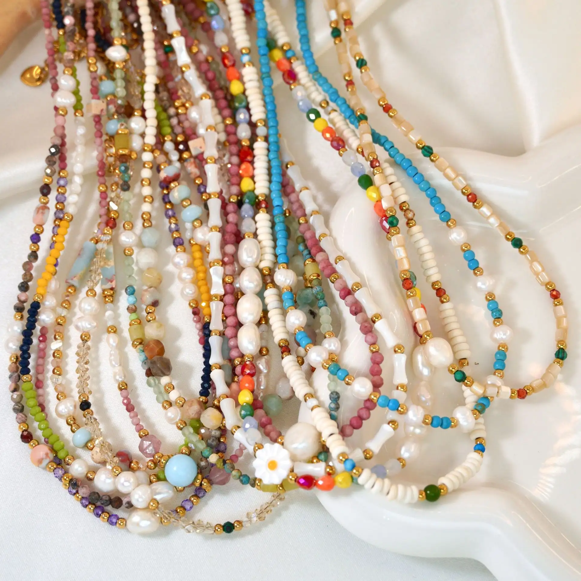 XIXI rantai wanita musim panas kalung perhiasan modis manik-manik kristal warna-warni mutiara batu alam baja tahan karat berlapis emas 18k