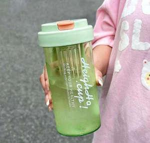 Vaso Portátil <span class=keywords><strong>de</strong></span> Plástico <span class=keywords><strong>de</strong></span> 600 ml con Correa para la Muñeca, Pajita Antiderrames y Logotipo Personalizable para la Vuelta al Cole, Niñas, Verano y Camping - Product Image 4