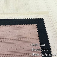 Nouveau tissu jacquard en polyester populaire 210gsm tissu tricoté confortable et respirant pour pyjamas et robes