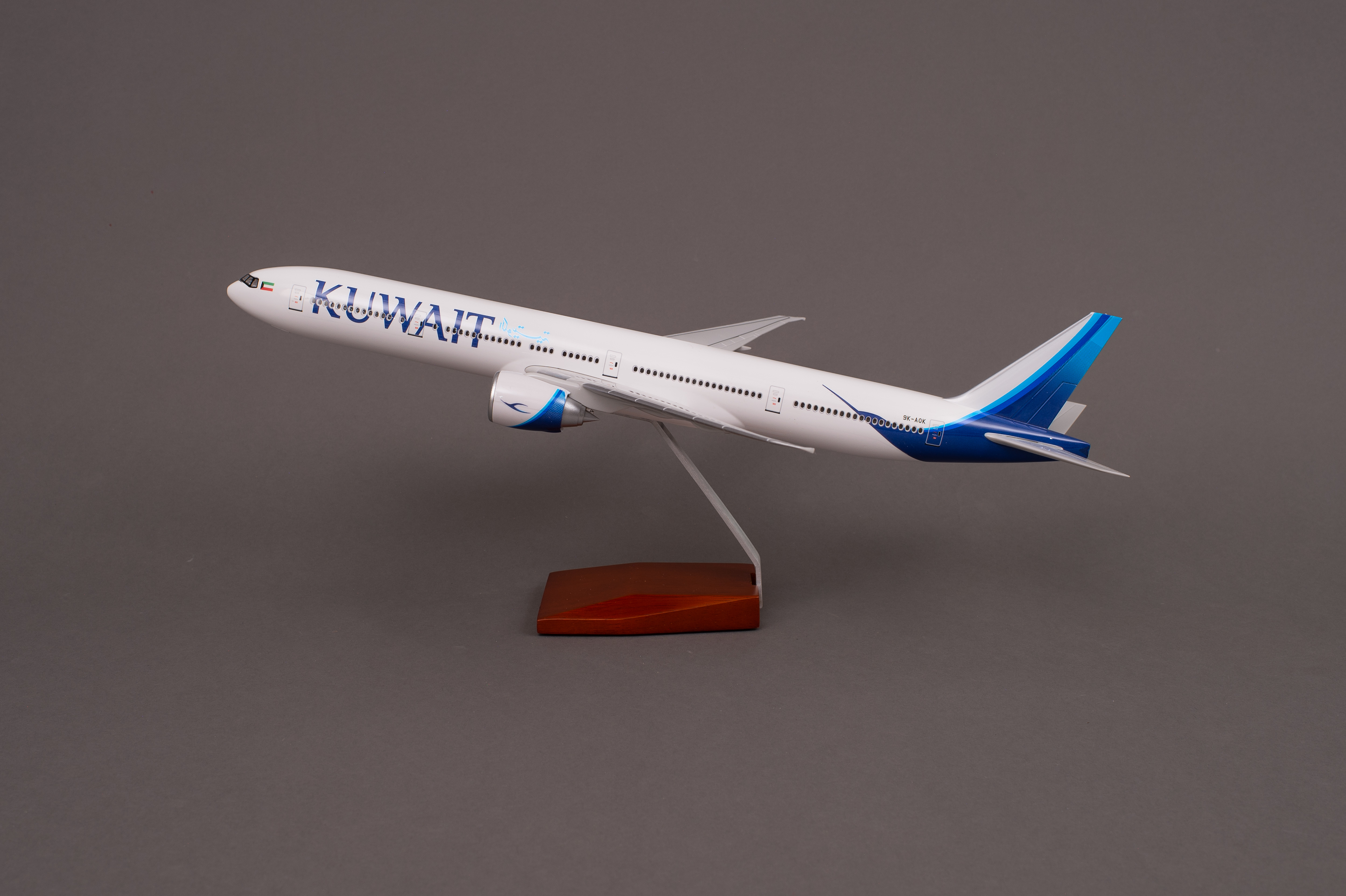Customizable Boeing 777-300ER Model Airplane Kuwait Airlines 1/157