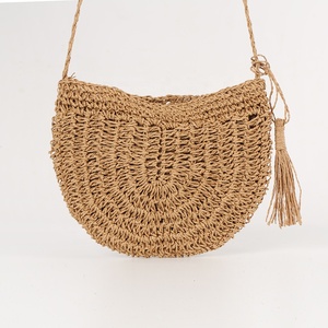 <span class=keywords><strong>Borsa</strong></span> a <span class=keywords><strong>Tracolla</strong></span> in <span class=keywords><strong>Paglia</strong></span> con Mezza Zip e Design Semicircolare alla Moda - Product Image 5