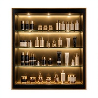 Vitrine de salle de bain murale rétroéclairée avec étagères en verre et finition dorée, pour rangement encastré