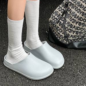 Pantuflas para Hombre y Mujer, Elegantes y Modernas para Uso en Exteriores, con Ajuste Versátil y Función Antideslizante - Product Image 4