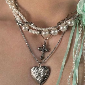 Gotico in metallo con ciondolo a forma di cuore rosa collana con catena a catena a catena di serpente Punk imitazione perla girocollo a più strati da donna - Product Image 2