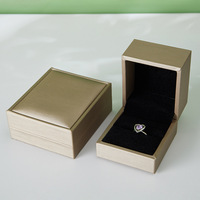 Boîte à bijoux en maille métallique Fuxin avec design personnalisable pour le rangement des bracelets, des bagues, des boucles d'oreilles et des colliers, emballage cadeau en cuir PU