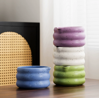 Nouvel arrivage transfrontalier : Ensemble de thé en céramique Dehua de style japonais avec bol à matcha à glaçure à points de sable, bec verseur et support pour cérémonie du thé, livré en boîte colorée.