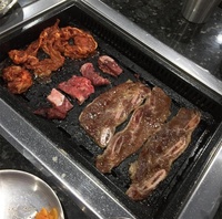 Gril de barbecue infrarouge coréen de dessus de table d'intérieur commercial gaz naturel et GPL pour des restaurants