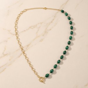 Collar Geométrico Personalizado con Baño de Rodio, Borla Verde Esmeralda, Media Cadena con Cierre de Palanca Frontal, Collar de Eslabones, Regalo de Lujo para Mujer - Product Image 4