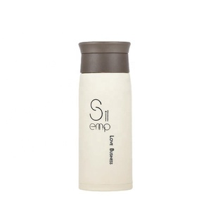 Taza de agua de vidrio para <span class=keywords><strong>publicidad</strong></span> con logotipo personalizado, vasos deportivos portátiles de plástico antiescaldado de doble capa - Product Image 1