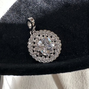 Colgante Tejido de Plata Pura S925, Estilo Vintage, Elegancia Ligera, Dije Redondo Personalizado, Joyería Sencilla y Moderna - Product Image 4
