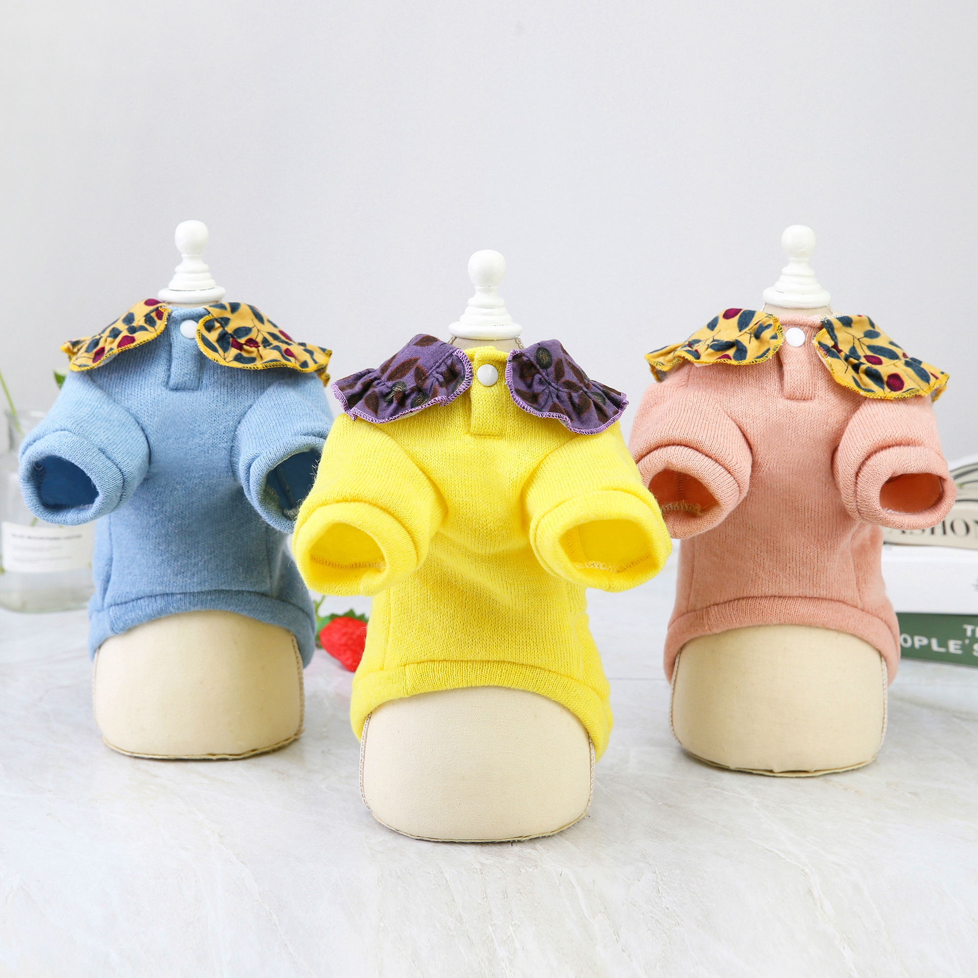Luxury Classic Wool Fabric Pet Two - Legged Knit Puppy Dog Cat Sweater Winter Pet Apparel Dog Clothes With Anima Pattern