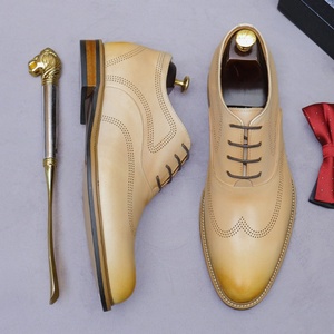 Zapatos de Cuero de Grano Entero Tallados, Estilo Británico, Color Claro, para Hombre, con Aumento de Altura Invisible de 5.5 cm - Product Image 2