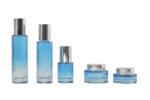 Bouteilles de <span class=keywords><strong>parfum</strong></span> <span class=keywords><strong>d</strong></span>'huile essentielle en verre vide, vente en gros 40ML 100ML 120ML pompe pulvérisateur transparent 40ml 80ml 100ml 30g 50g estampage à chaud - Product Image 5