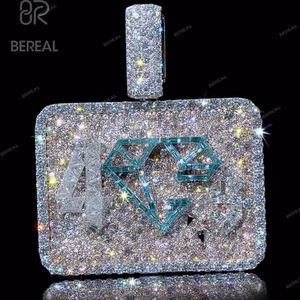 เครื่องทดสอบเพชรแบบ Baguette ตัด VVS จี้ตัวอักษร Moissanite จี้โรงงานเต้าเสียบสีขาวทอง925เงินเครื่องประดับที่กำหนดเองสำหรับผู้ชาย - Product Image 1