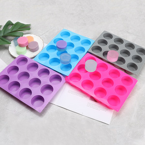 <span class=keywords><strong>Moule</strong></span> en silicone cylindrique à 12 cavités pour bombes de bain, tablettes, barres de lotion, bougies en cire d'abeille et savons ronds faits à la main - Product Image 2