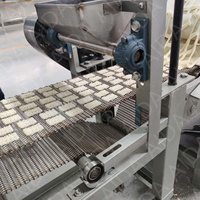 Ligne de production de biscuits gaufrés Mini ligne de production de biscuits de haute qualité Équipement de production de biscuits sandwich