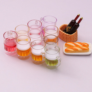 Mini mugs à bière en acrylique rouge vif, répliques colorées de porte-clés pour machines à griffes et cadeaux - Product Image 1
