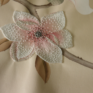 Zhenling Chinoiserie Papier peint en soie peint à la main avec broderie partielle - Product Image 3