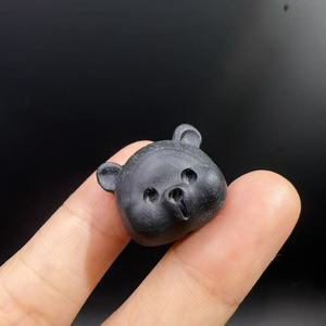 Colgantes de madera con cabeza de oso en rojo, negro y amarillo, accesorios DIY de dibujos animados lindos para teléfonos y bolsos - Product Image 2