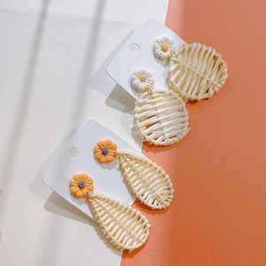 <span class=keywords><strong>Orecchini</strong></span> alla Moda Coreani con Fiori in <span class=keywords><strong>Argilla</strong></span> <span class=keywords><strong>Polimerica</strong></span> Fatti a Mano, Graziosi e Delicati per Donne e Ragazze - Product Image 3