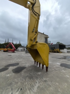 Excavatrice sur chenilles hydraulique Komatsu 40 tonnes d'occasion, robuste, moteur d'origine PC400, faible nombre d'heures de fonctionnement - Product Image 6
