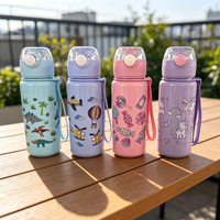 Bouteille d'eau portable en plastique de 500 ml avec paille et motif de dessin animé mignon pour enfants, idéale pour la rentrée scolaire, vente en gros, logo personnalisé / OEM