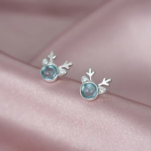 Orecchini a perno mini a forma di cervo da donna, design natalizio, look trasparente, per uso quotidiano, regalo per feste, accessori - Product Image 5