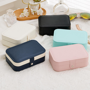 Boîte de rangement à bijoux rectangulaire portable avec fermeture à boucle, disponible en plusieurs couleurs, pour le rangement et les voyages - Product Image 3