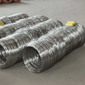 Rollo de alambre de hierro galvanizado de calibre grueso: resistente, resistente a la intemperie para cercas al aire libre, recintos de animales, andamios de construcción - Product Image 1