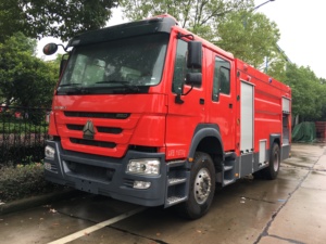<span class=keywords><strong>Camion</strong></span> de pompiers 4x2 HOWO avec réservoir d'eau 7.51m ³ et déplacement 9.726L personnalisable pour la lutte contre les incendies municipaux et le sauvetage d'urgence - Product Image 3