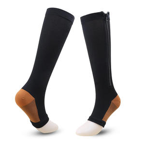 Chaussettes de compression à fermeture éclair 15-20 mmHg à bout ouvert - Product Image 5