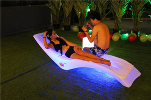 Piscine extérieure à DEL au design unique et bar à domicile Chaises longues <span class=keywords><strong>de</strong></span> plage Chaise longue à gravité zéro Chaise longue à eau - Product Image 3