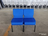 Chaises d'église modernes rembourrées extensibles rouges, violettes et bleues pour pasteur, vente en gros