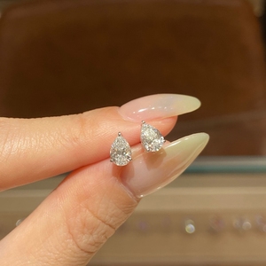 ต่างหูเพชร Aazuo 18K เพชรเลี้ยงในห้องปฏิบัติการ E VS1 ทรงลูกแพร์ 0.5 กะรัต ถึง 2 กะรัต ดีไซน์เรียบหรู เหมาะสำหรับเป็นของขวัญสำหรับผู้หญิง สวมใส่ได้ทุกวัน - Product Image 4