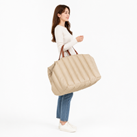 Sac de transport matelassé portable OEM ODM pour animaux de compagnie, sac de voyage souple pour chat et chien, lit chaud pour animaux de compagnie, siège auto avec bandoulière