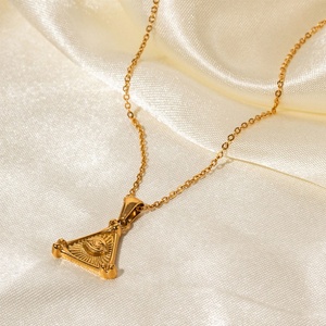 Colliers pour hommes en acier inoxydable style vintage tendance plaqué or 18 carats avec pendentif œil triangulaire étanche – Vente en gros - Product Image 2