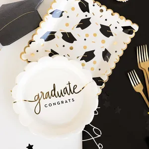 Vaisselle jetable DAMAI pour fête : Assiettes, gobelets et serviettes en forme de toques de doctorat or, noir et blanc - Product Image 2