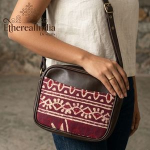 Bolso Bandolera Maroon con Estampado Tribal, Bolso Cruzado Hecho a Mano de Algodón, Bolso Étnico para Uso Diario - Product Image 4