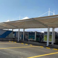 Vente chaude Structure de membrane tendue personnalisée en PTFE PVDF Abri de stationnement pour bus en extérieur