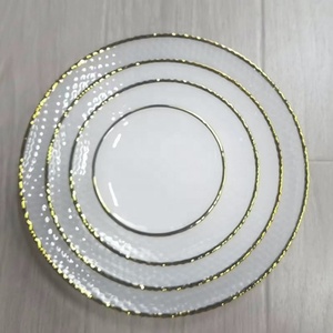 Assiettes de présentation en verre couleur or et blanc pour mariage, location économique - Product Image 4