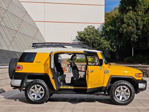 Auto Usado en Venta, <span class=keywords><strong>Toyota</strong></span> <span class=keywords><strong>FJ</strong></span> <span class=keywords><strong>Cruiser</strong></span> 2019, 4.0L, 4x4, Todoterreno, Volante a la Izquierda, Automático, 272hp, Robusto, 5 Plazas, Excelente Estado - Product Image 5