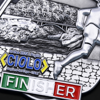 Médaille de marathon personnalisée 3D 2D en relief, en alliage de zinc argenté antique, pour la course sur sentier, récompense de finisseur, course sportive