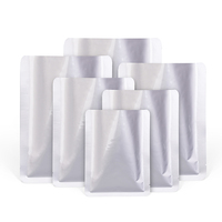 Op maat gemaakte 3-zijdig gesealde vierkante bodem aluminiumfolie vacuümzakken met gravureprint, beveiliging, lage minimale bestelhoeveelheid, food grade, geschikt voor huisdierenvoer en blikvoer.