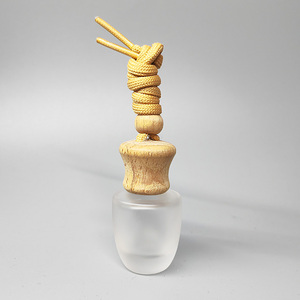 Venta al por mayor de lujo de aire fragancia Mini colgante coche difusor botella-diseño de color personalizado, botella de perfume de aceite esencial recargable - Product Image 4